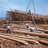Zum Vergrößern auf das Bild klicken Schiffsbau ohne Einsatz von Maschinen